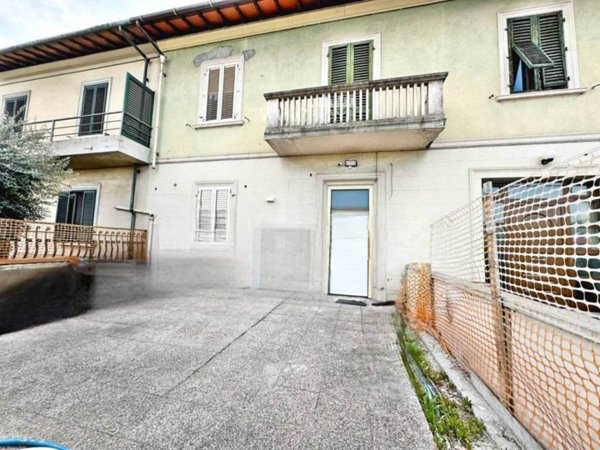 casa indipendente in vendita a Campi Bisenzio