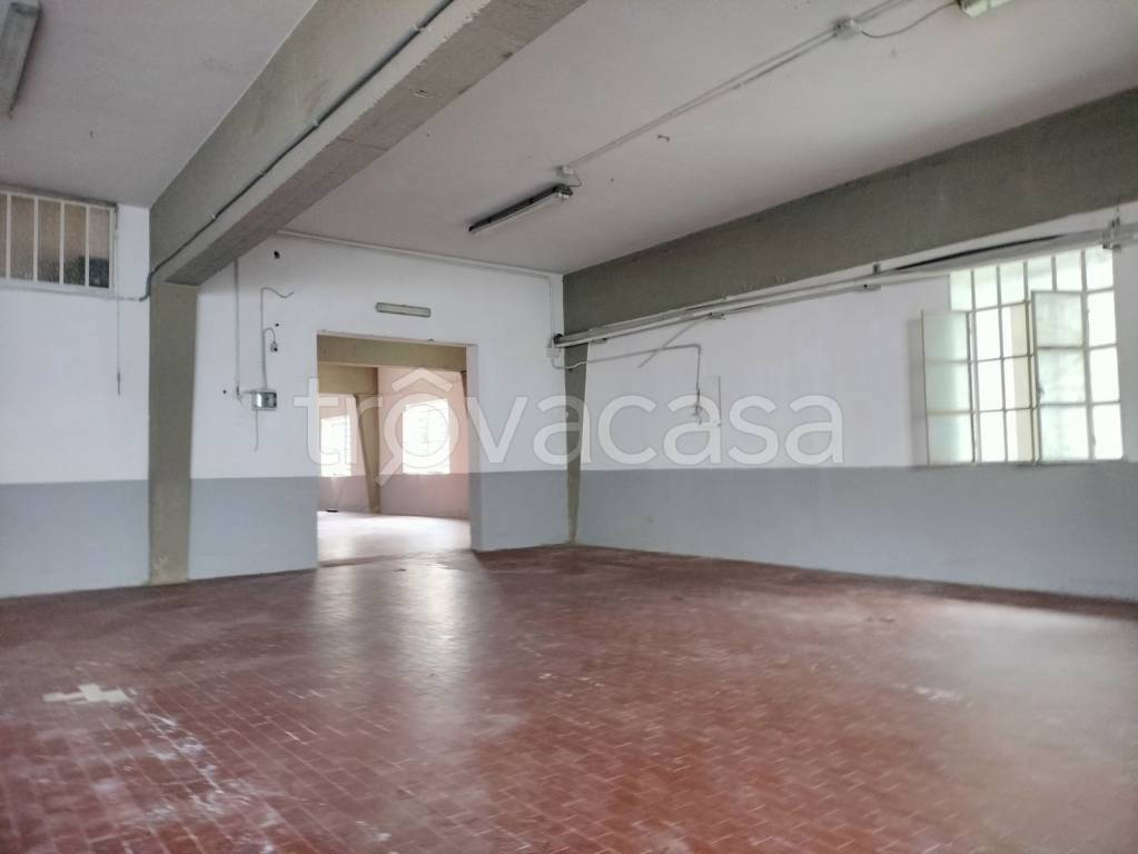 locale commerciale in vendita a Campi Bisenzio