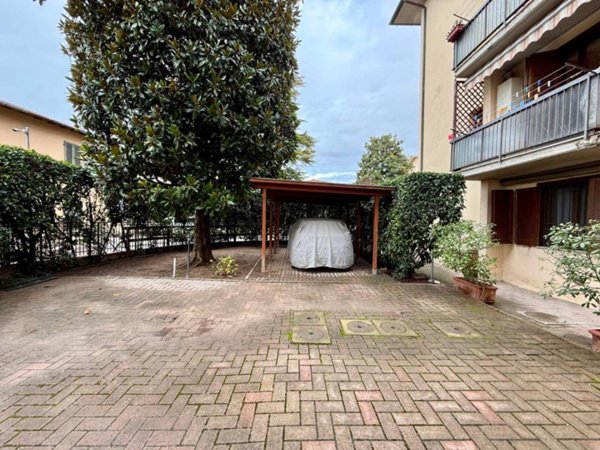 casa indipendente in vendita a Campi Bisenzio in zona San Donnino