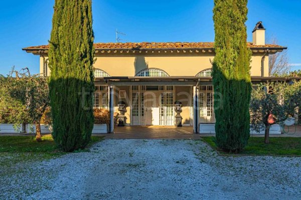 casa indipendente in vendita a Campi Bisenzio