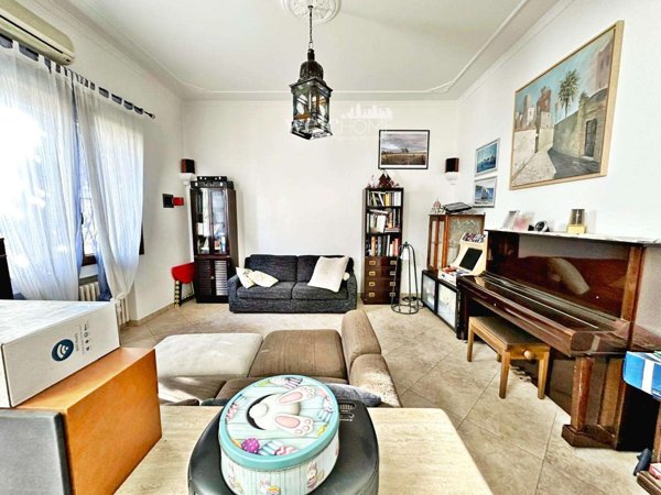 intera palazzina in vendita a Campi Bisenzio