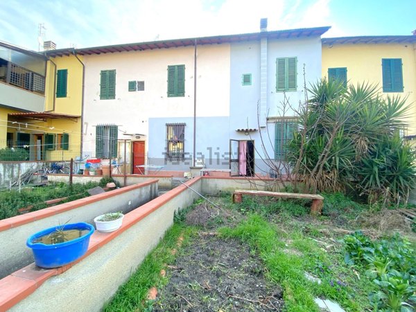 casa indipendente in vendita a Campi Bisenzio