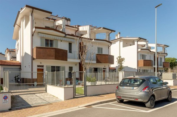 casa indipendente in vendita a Campi Bisenzio in zona Capalle