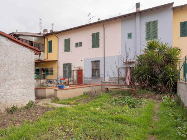 casa indipendente in vendita a Campi Bisenzio