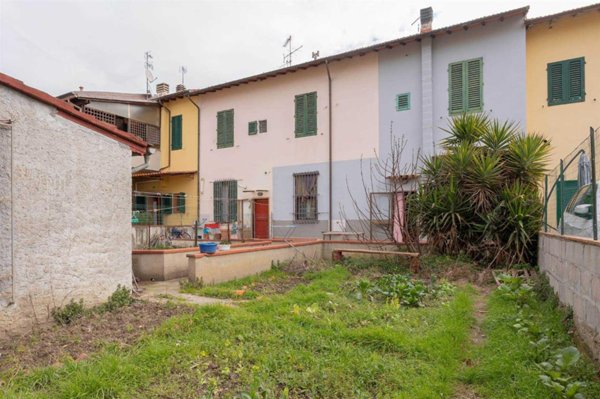 casa indipendente in vendita a Campi Bisenzio