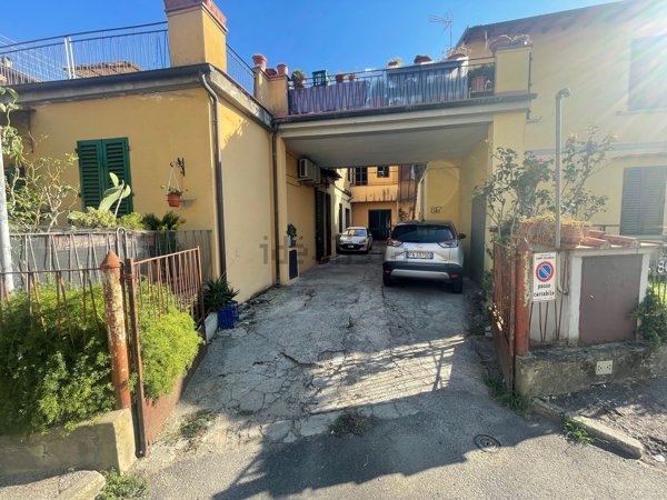 casa semindipendente in vendita a Campi Bisenzio in zona San Donnino