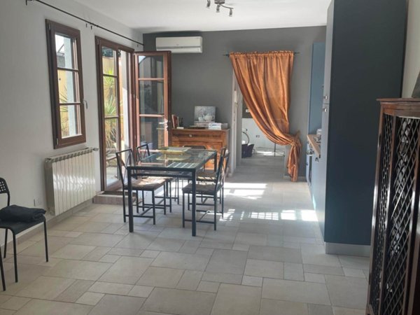 casa indipendente in vendita a Campi Bisenzio