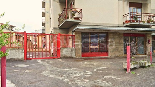 negozio in vendita a Campi Bisenzio in zona Capalle