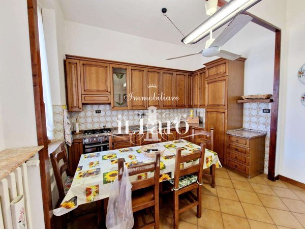 intera palazzina in vendita a Campi Bisenzio