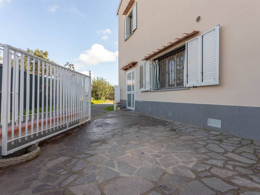 casa indipendente in vendita a Campi Bisenzio in zona San Piero a Ponti