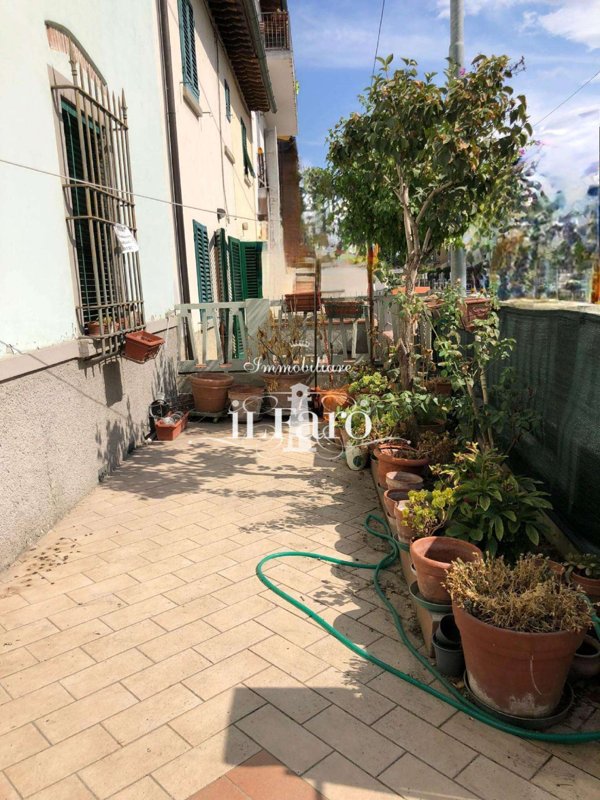 intera palazzina in vendita a Campi Bisenzio in zona Sant'Angelo a Lecore