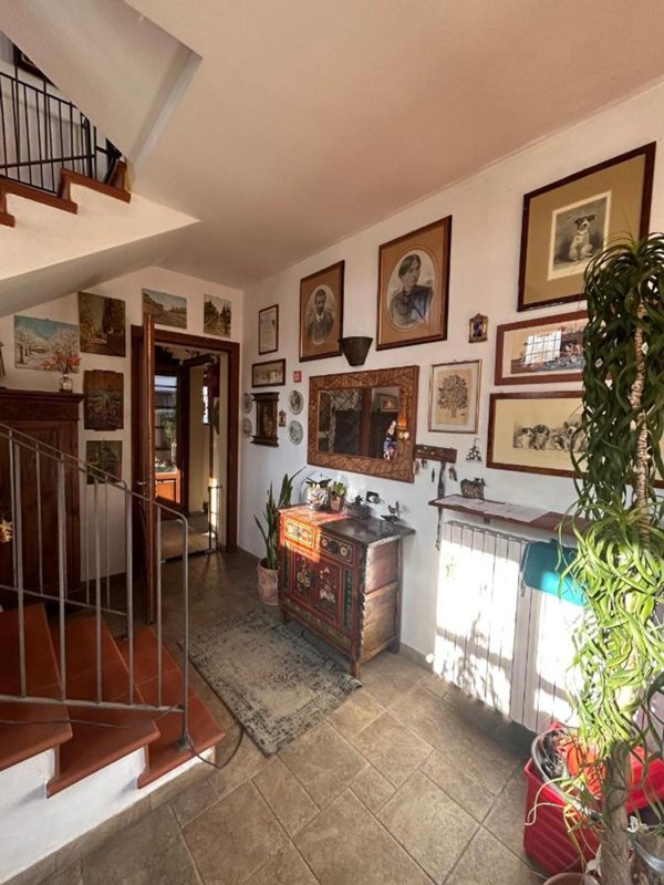 casa indipendente in vendita a Campi Bisenzio