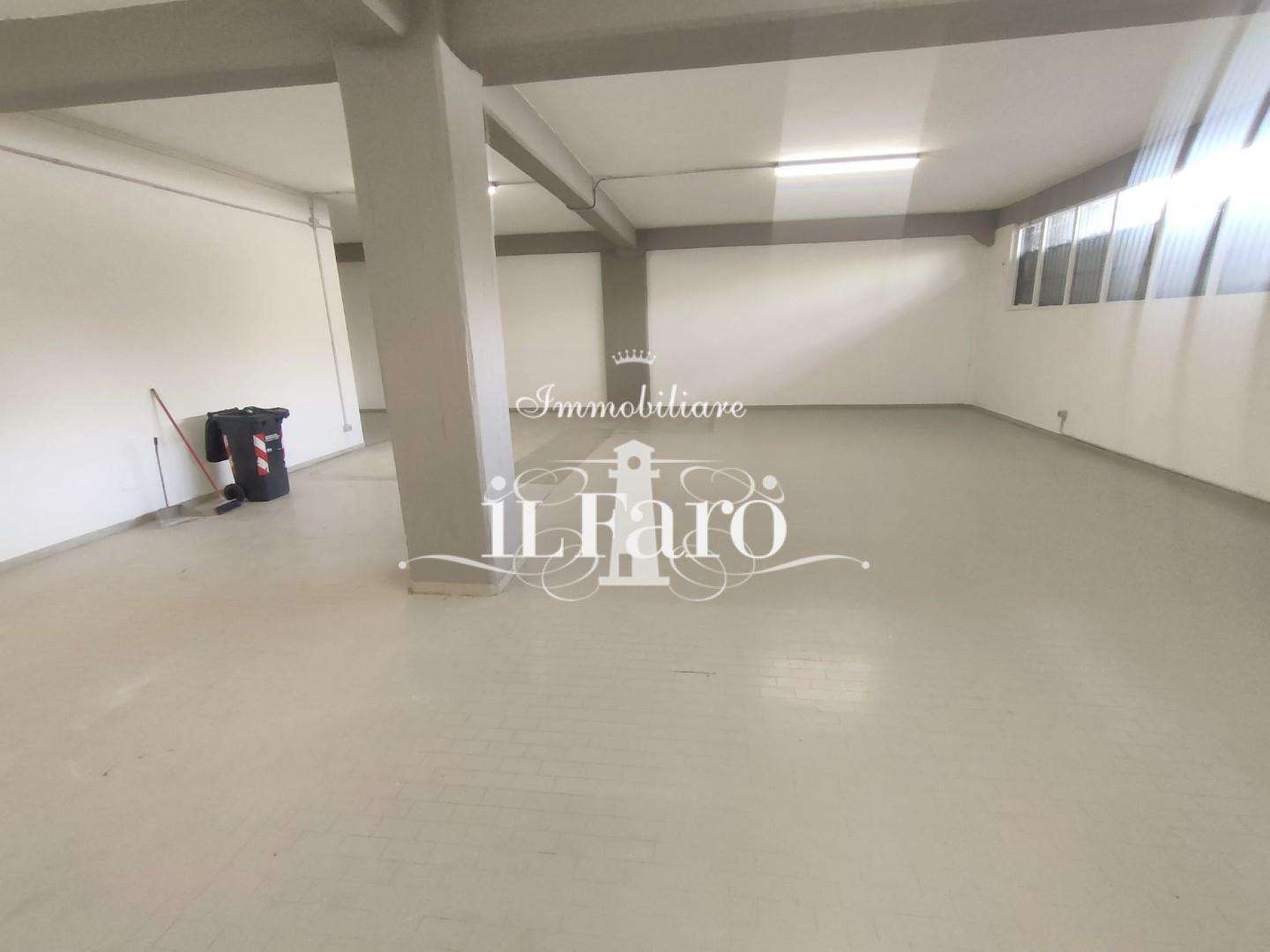 locale di sgombero in vendita a Campi Bisenzio