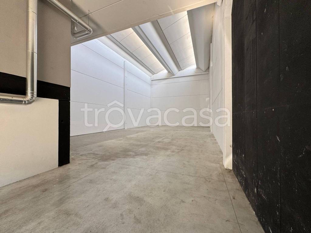 locale commerciale in vendita a Campi Bisenzio in zona Confini