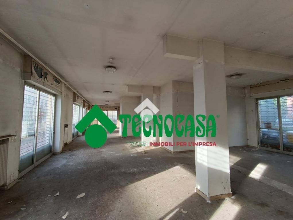 negozio in vendita a Campi Bisenzio