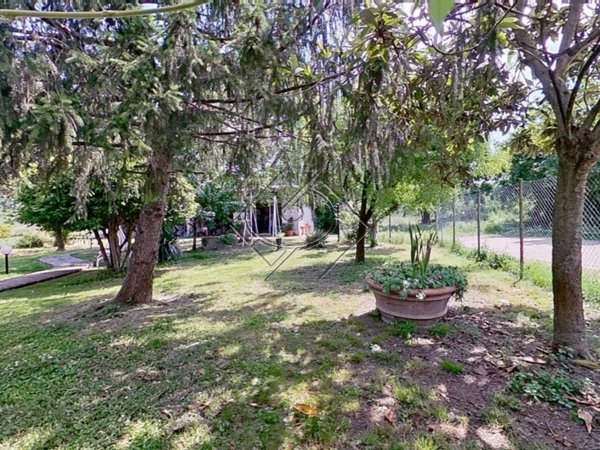 casa indipendente in vendita a Campi Bisenzio