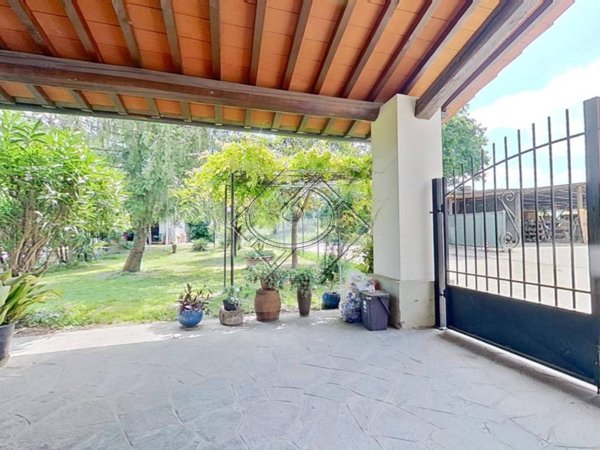 casa indipendente in vendita a Campi Bisenzio
