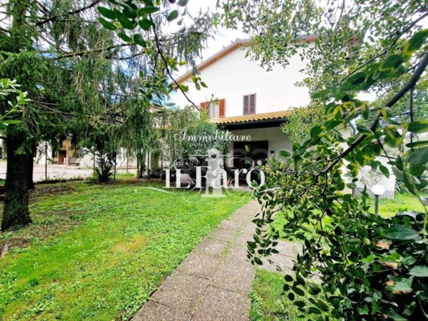 casa indipendente in vendita a Campi Bisenzio in zona Case Buffini
