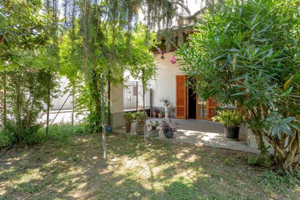 casa indipendente in vendita a Campi Bisenzio