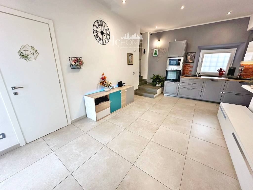 casa indipendente in vendita a Campi Bisenzio
