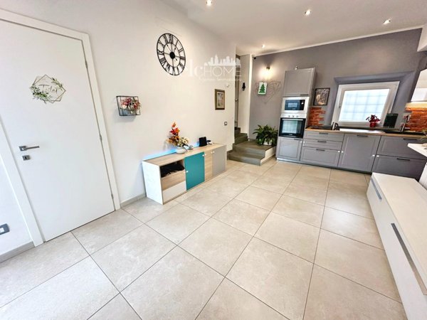 casa indipendente in vendita a Campi Bisenzio