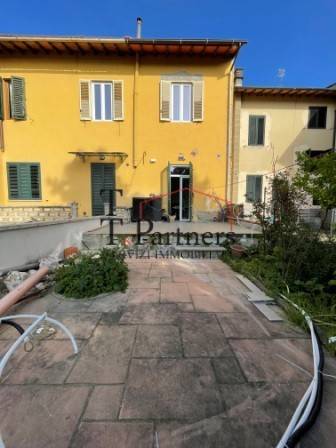 casa indipendente in vendita a Campi Bisenzio