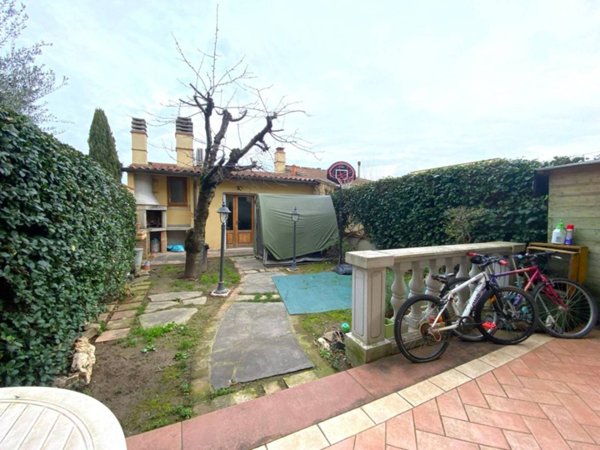 casa indipendente in vendita a Campi Bisenzio