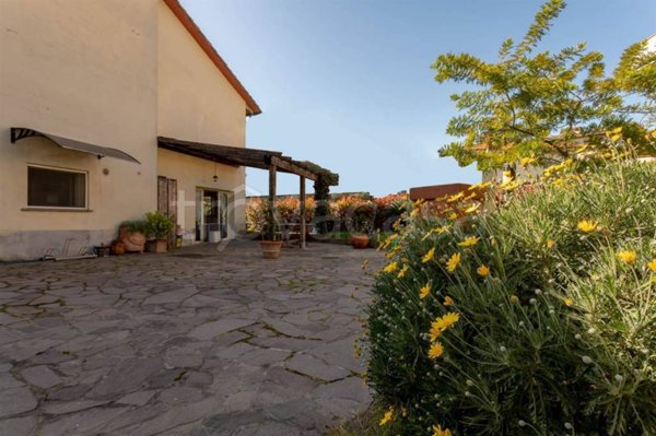 casa indipendente in vendita a Campi Bisenzio