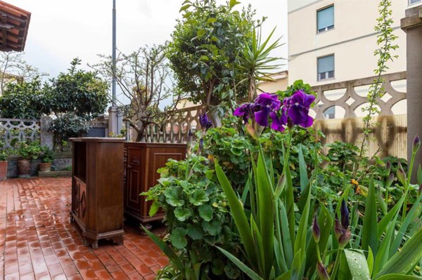 casa indipendente in vendita a Campi Bisenzio