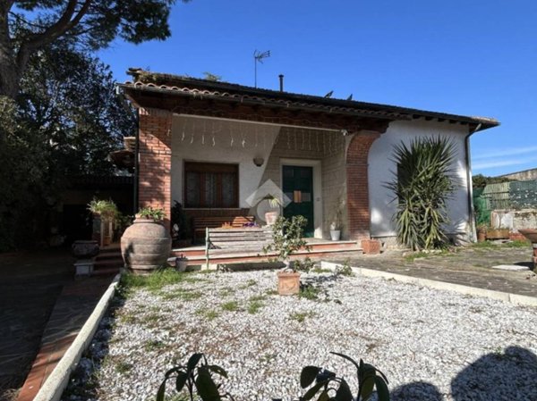 casa indipendente in vendita a Campi Bisenzio