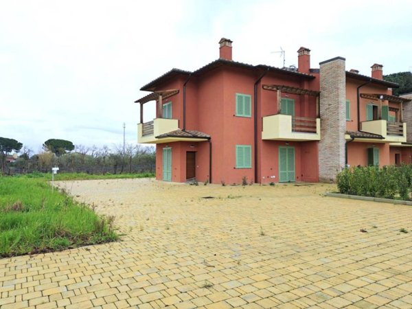 casa indipendente in vendita a Campi Bisenzio