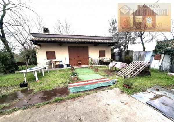 locale di sgombero in vendita a Campi Bisenzio