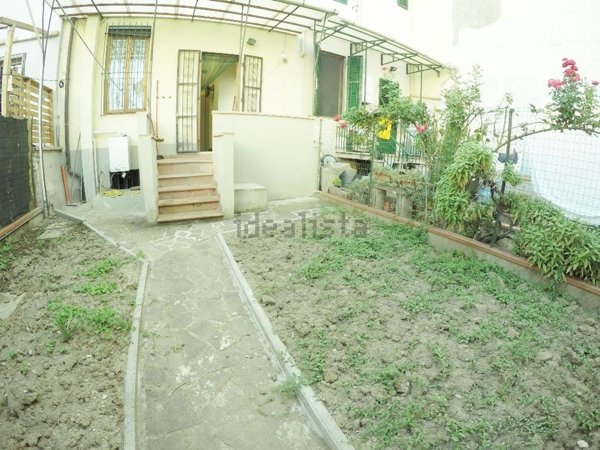 casa indipendente in vendita a Campi Bisenzio