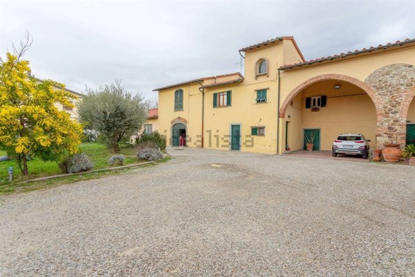 esavano in vendita a Campi Bisenzio