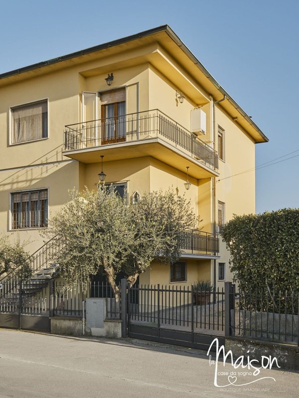 casa indipendente in vendita a Campi Bisenzio in zona Sant'Angelo a Lecore