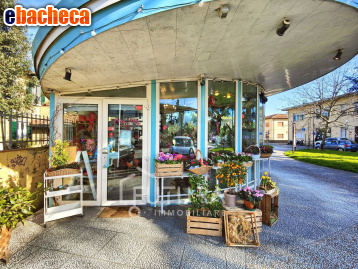 locale commerciale in vendita a Campi Bisenzio
