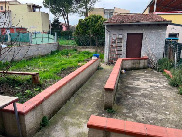 casa indipendente in vendita a Campi Bisenzio