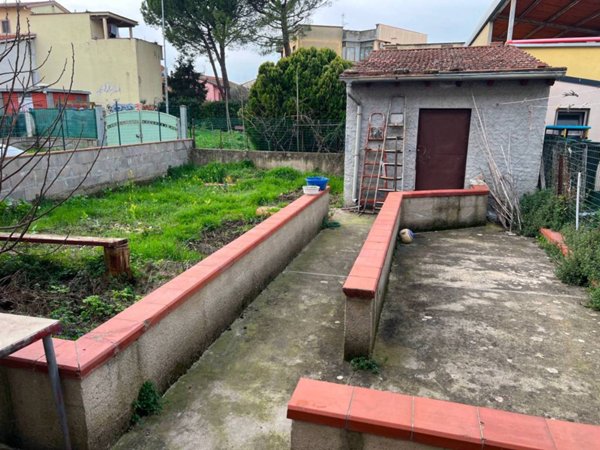 casa indipendente in vendita a Campi Bisenzio