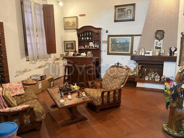casa indipendente in vendita a Campi Bisenzio