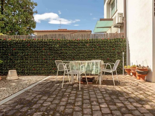 casa indipendente in vendita a Campi Bisenzio
