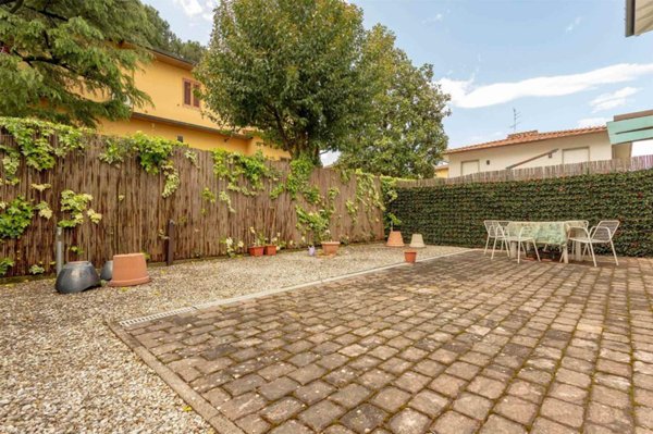 casa indipendente in vendita a Campi Bisenzio