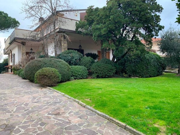 casa indipendente in vendita a Campi Bisenzio