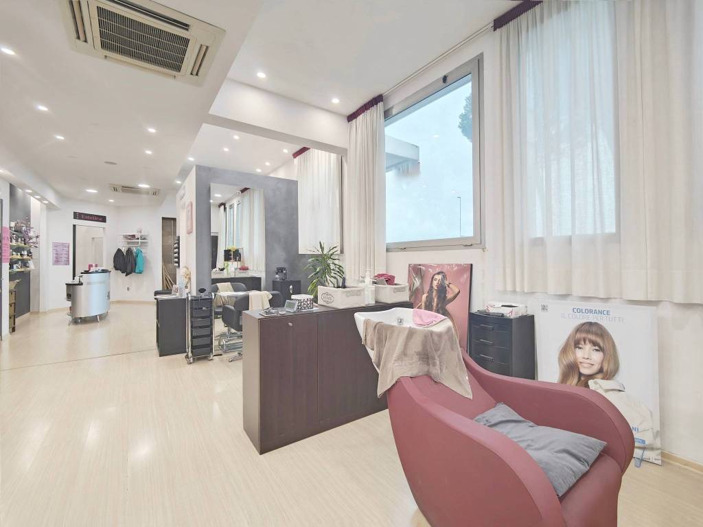 negozio in vendita a Campi Bisenzio