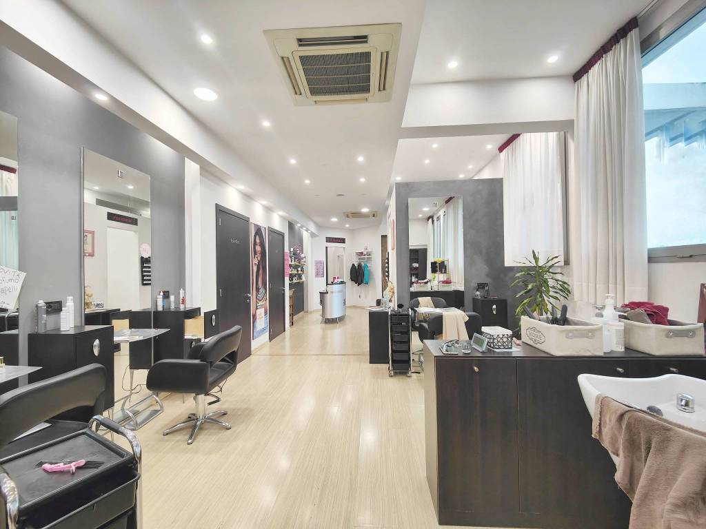 negozio in vendita a Campi Bisenzio