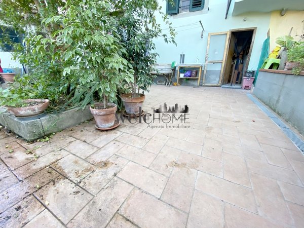 casa indipendente in vendita a Campi Bisenzio in zona Sant'Angelo a Lecore