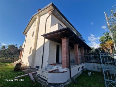 casa indipendente in vendita a Campi Bisenzio
