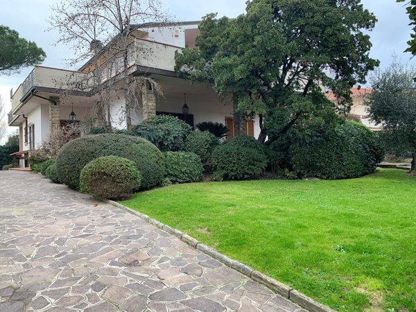 casa indipendente in vendita a Campi Bisenzio