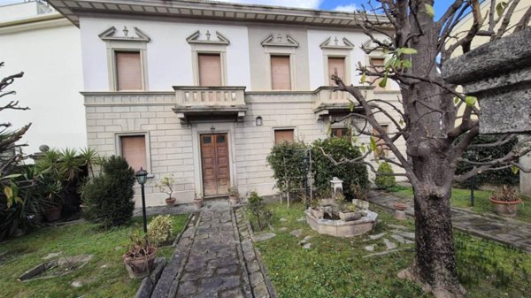 casa indipendente in vendita a Campi Bisenzio