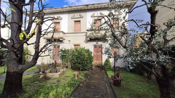 casa indipendente in vendita a Campi Bisenzio