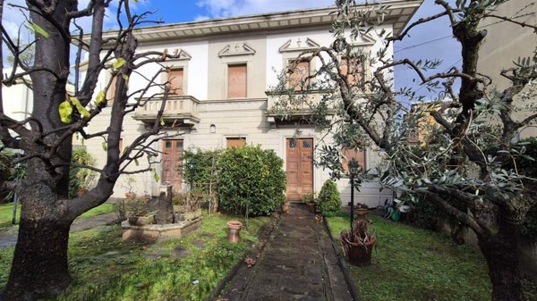 casa indipendente in vendita a Campi Bisenzio